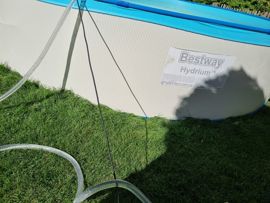 Basen całoroczny Bestway Hydrium z pokrywą drabinką  filtrem podkładem