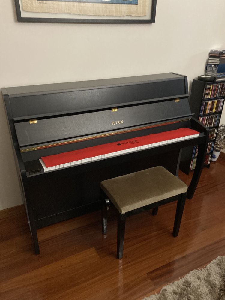 Piano Petrof como novo