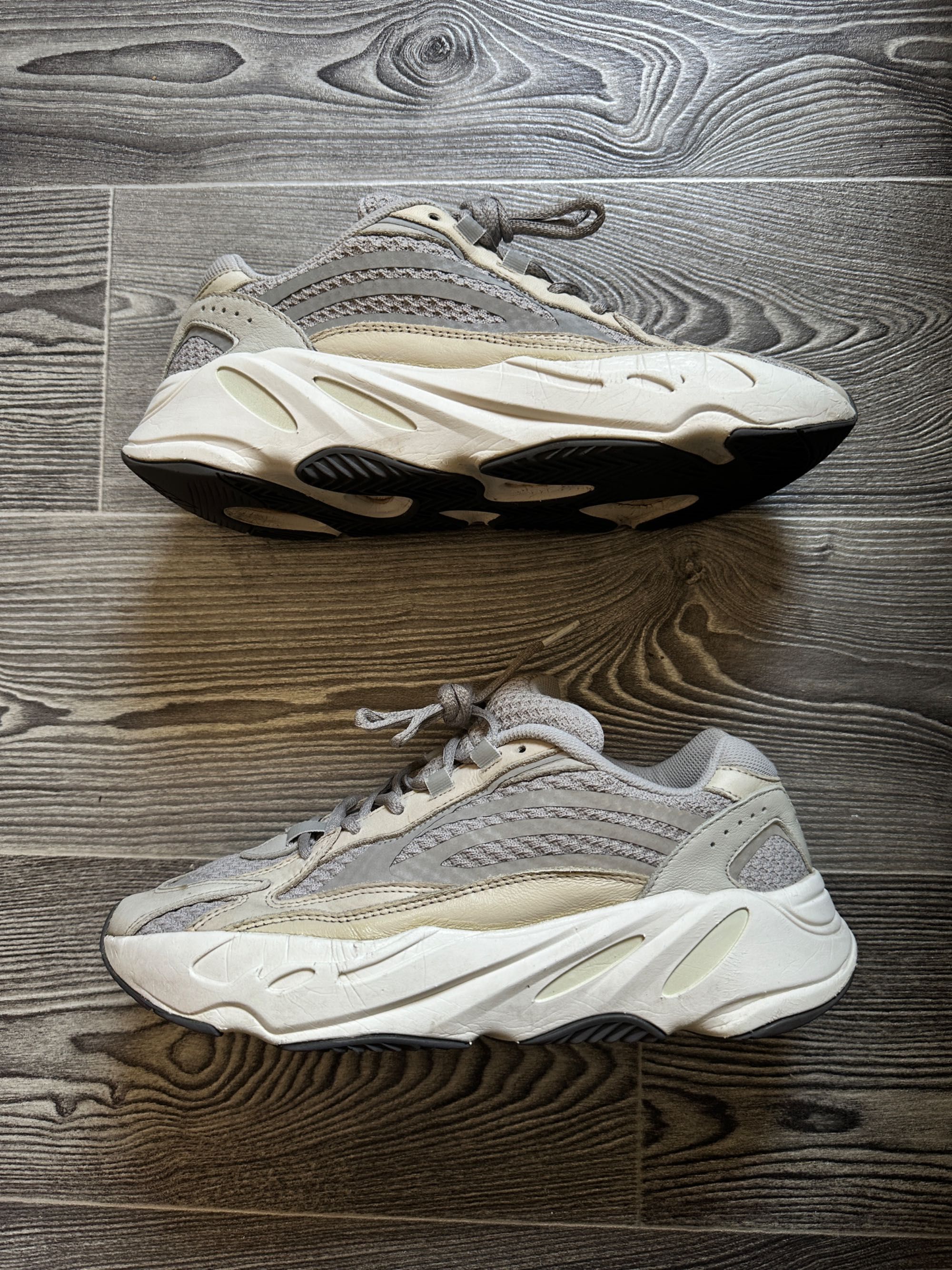 Кроссовки Adidas Yeezy Boost 700 V2
Cream размер 44,5 стелька 28,5