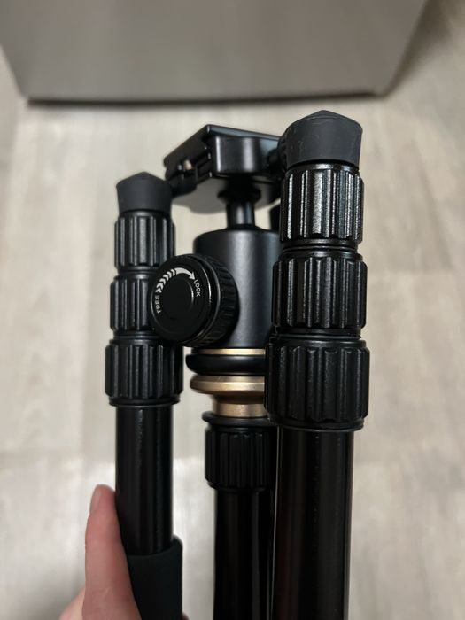 Професійний штатив