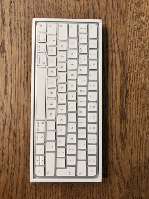 Magic Keyboard Apple 2025