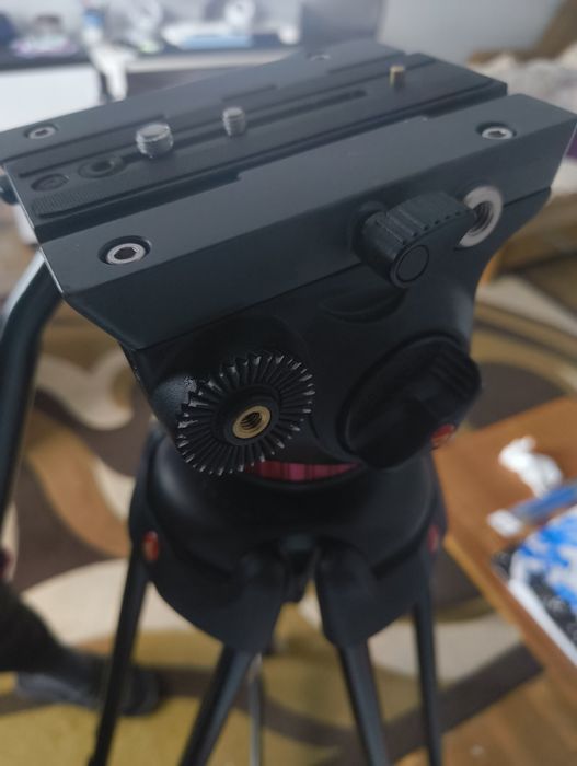 Штатив Manfrotto 546B + голова MVH502A