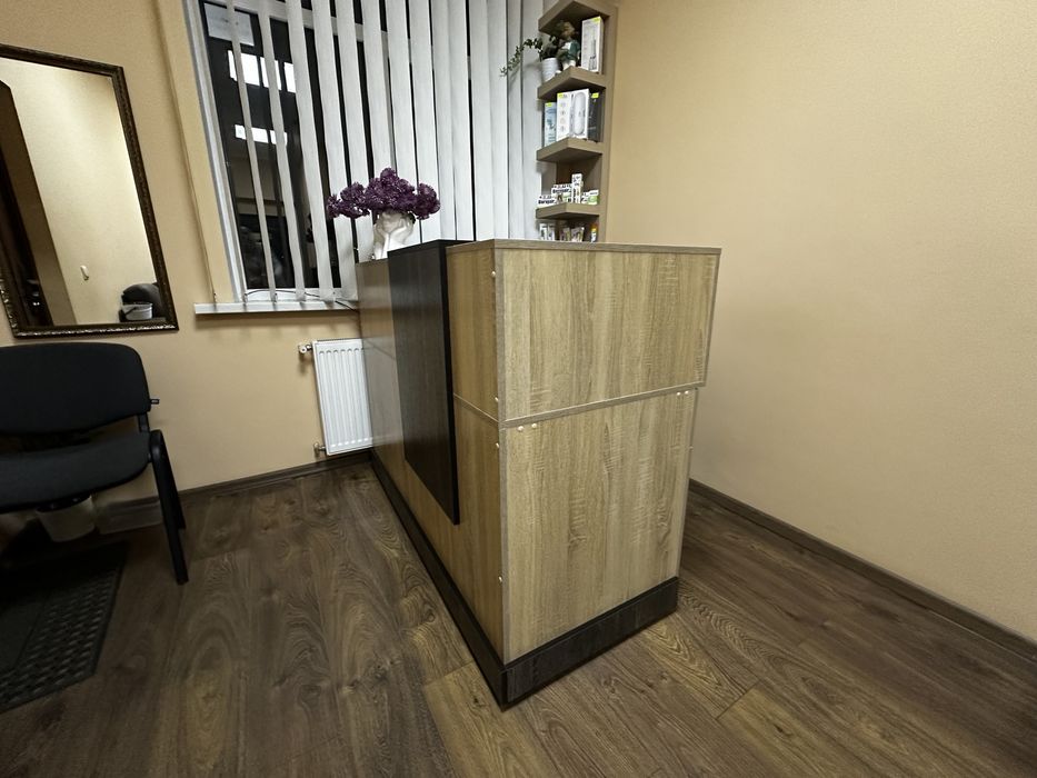 Ресепшн , стійка адміністратора