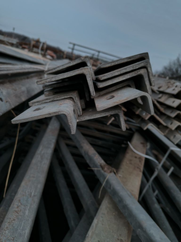 Kątownik ocynkowany 80x40x6, łata dachowa, długość 8,1m