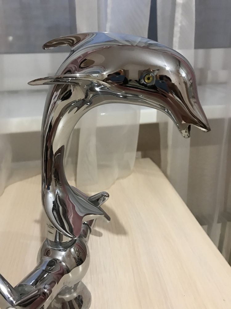 Змішувач в формі дельфина