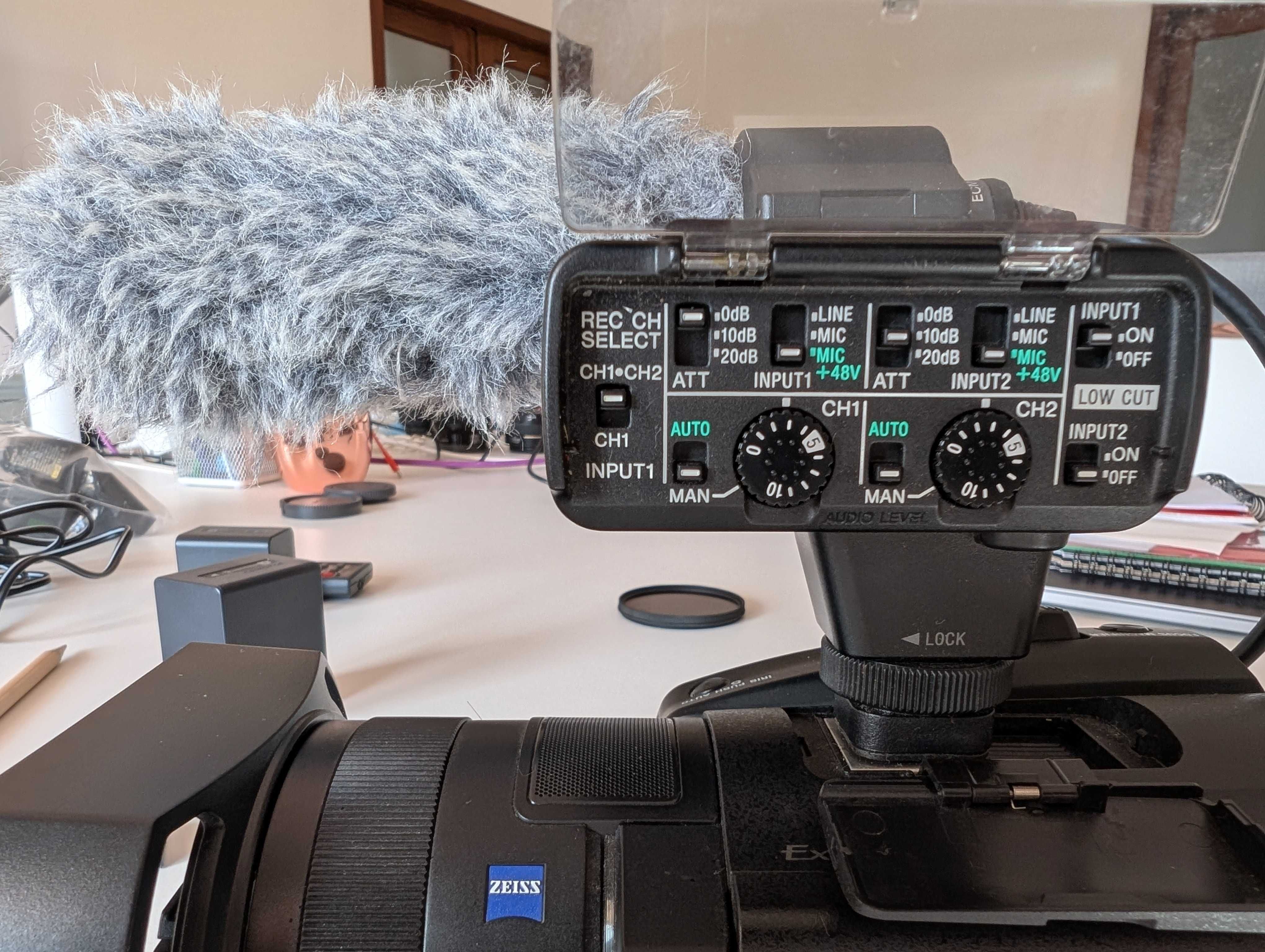 Filmadora Sony 4K FDR-AX700 + Kit de Áudio Profissional