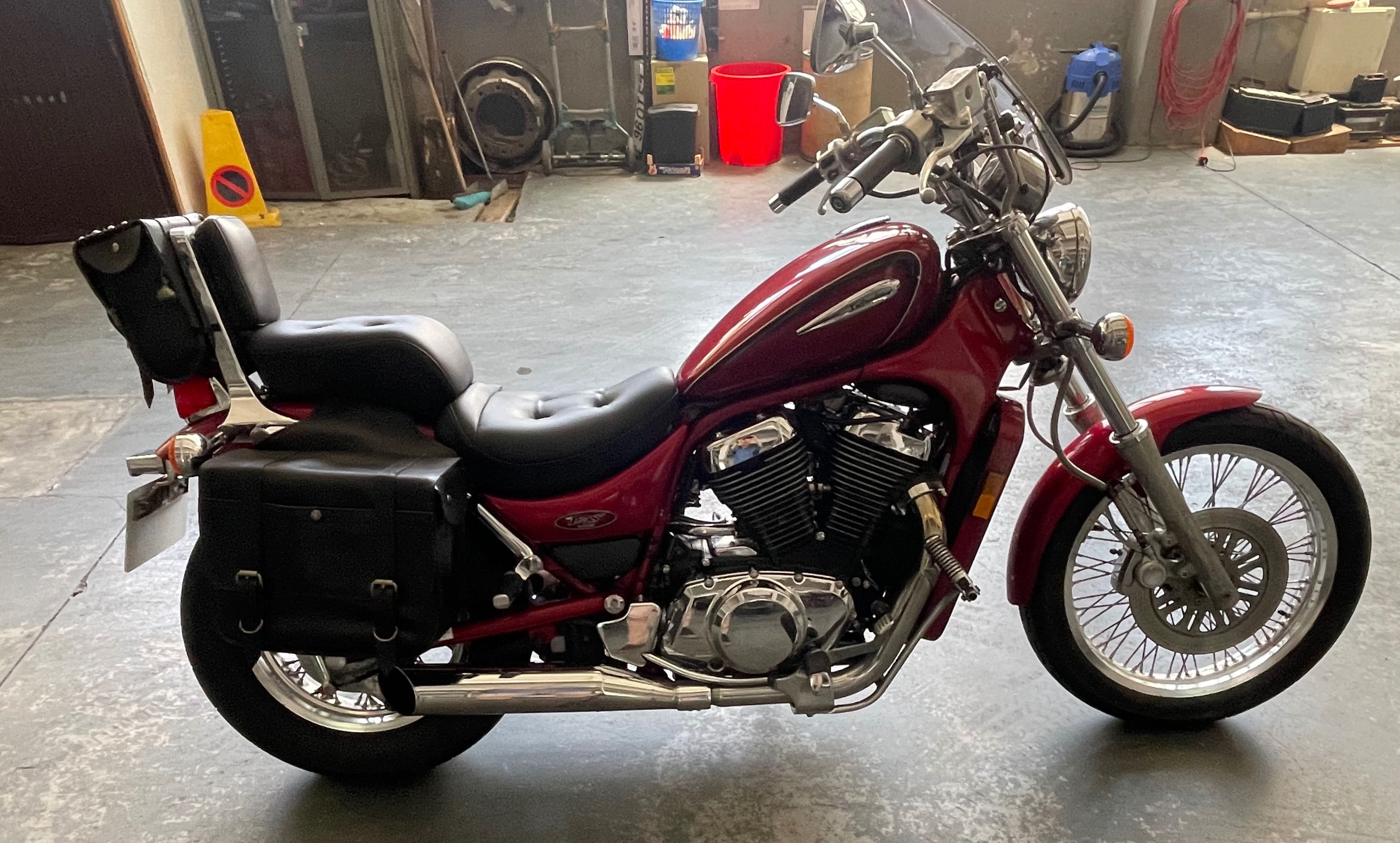 SUZUKI INTRUDER 800