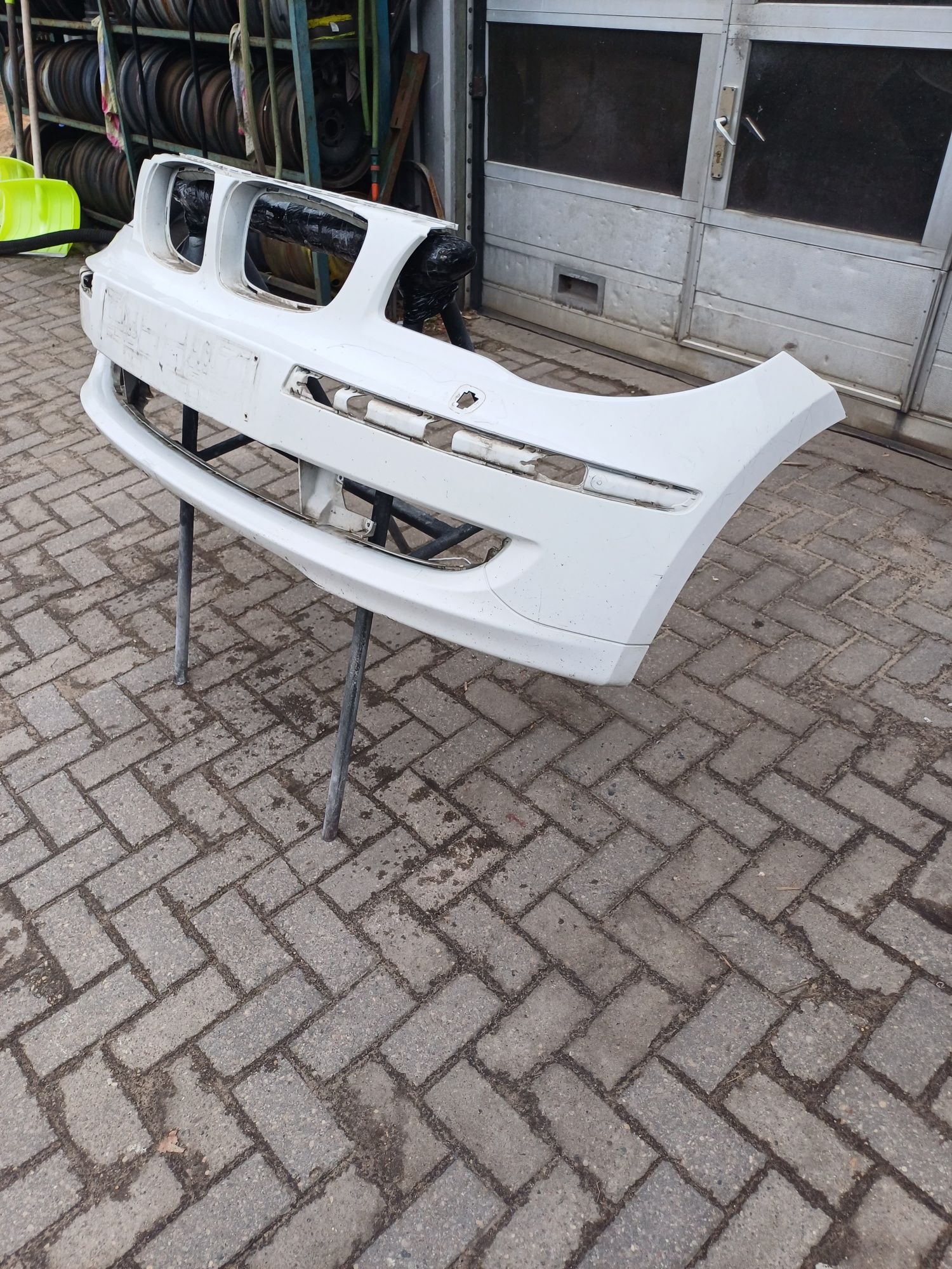 Zderzak przedni do bmw 1  E81.  E87