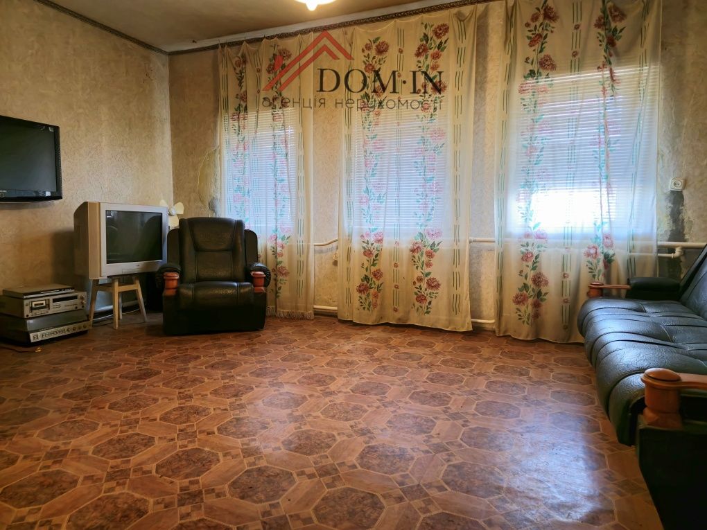 Продаж будинку на вул. Чорновола