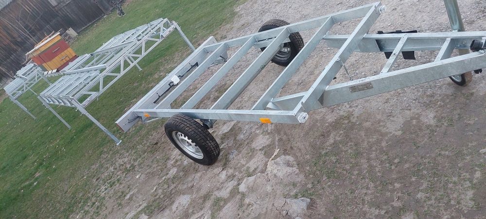 Przyczepka platforma do przewozu uli wielkopolskich. 12 uli.