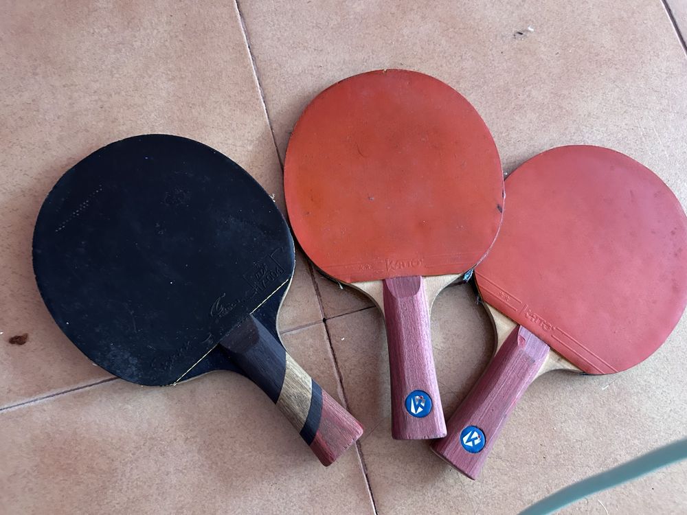 Rede e raquetes de ping pong