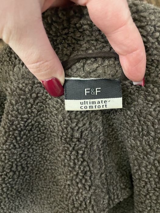 В обяві 2 рубашки та дубленка на весну