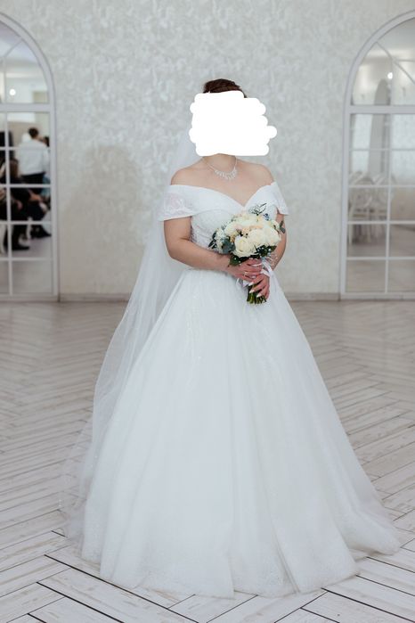 Весільна сукня біла