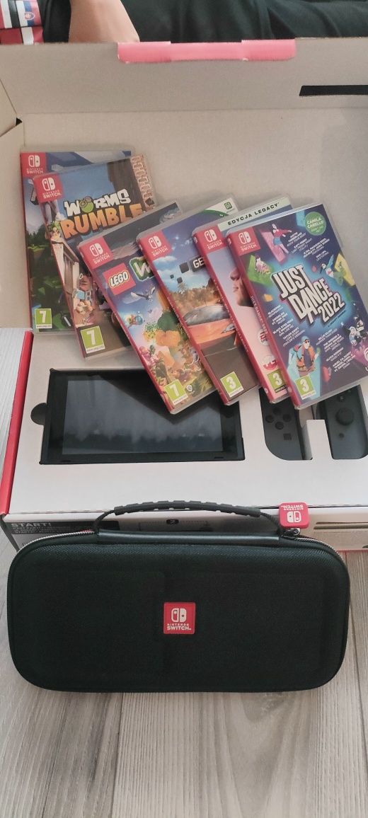 NINTENDO SWITCH plus gry oraz etui