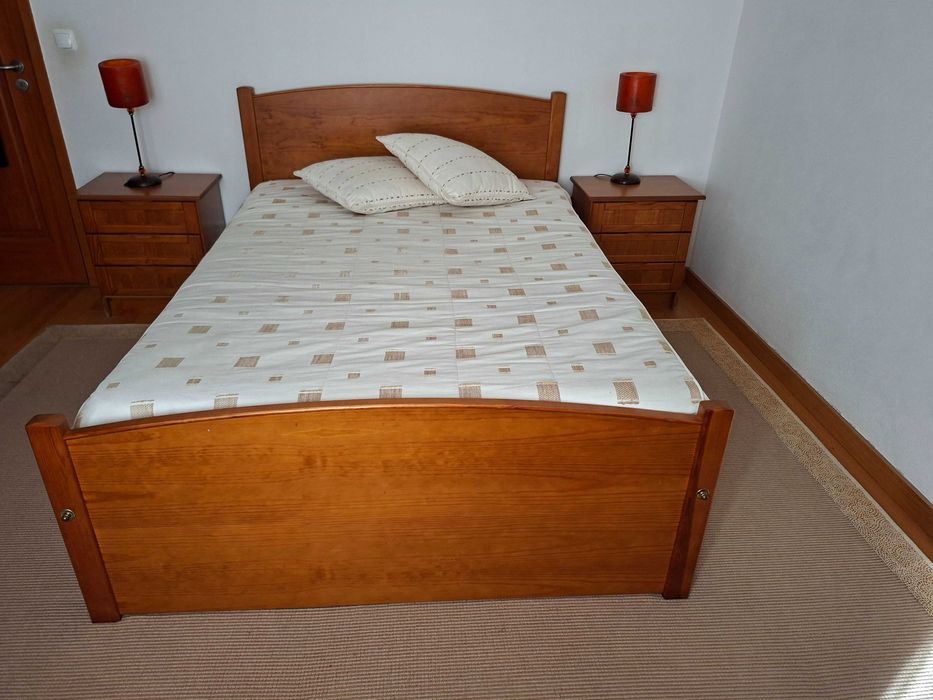 Quarto completo em madeira