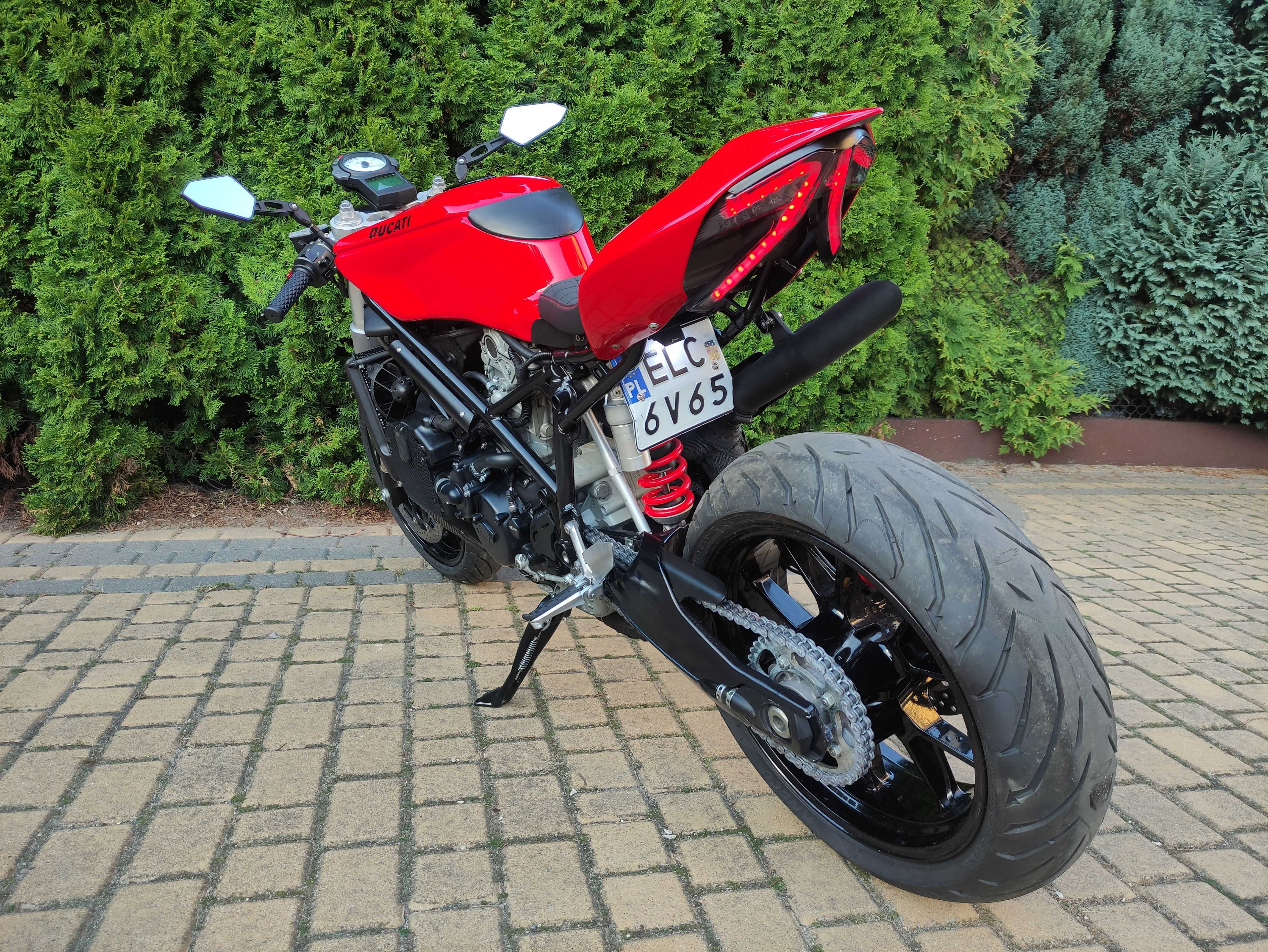 Ducati 749 Cafe Racer Streetfighter V2