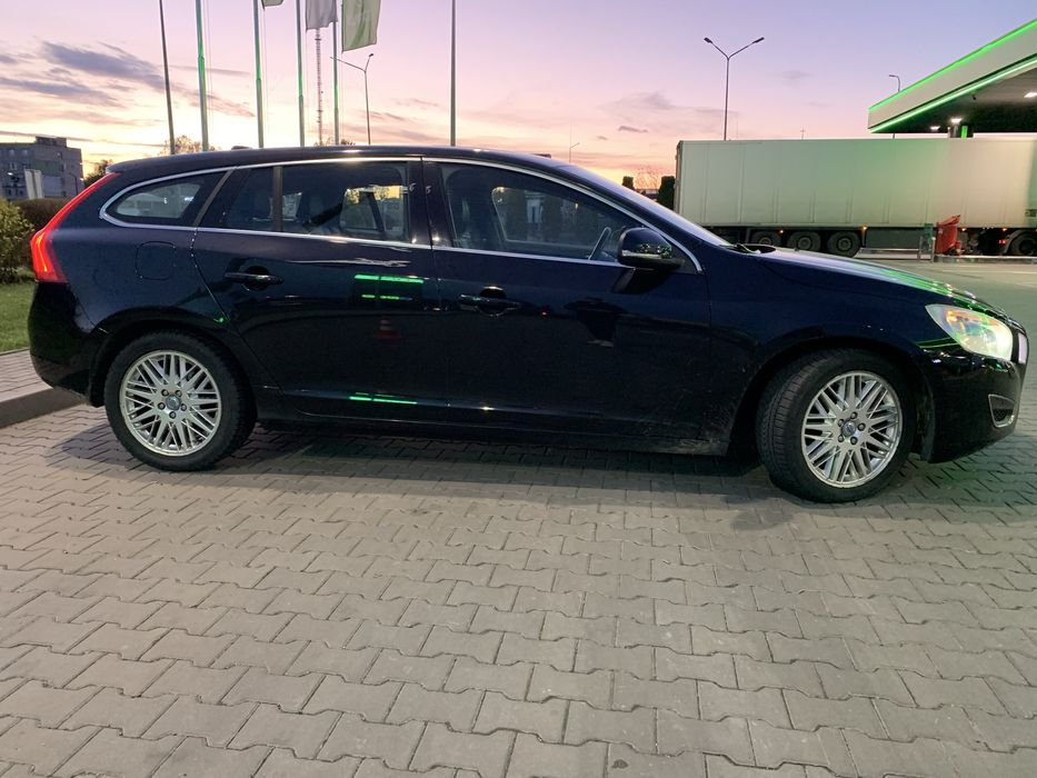 Volvo v60 2011 дизель