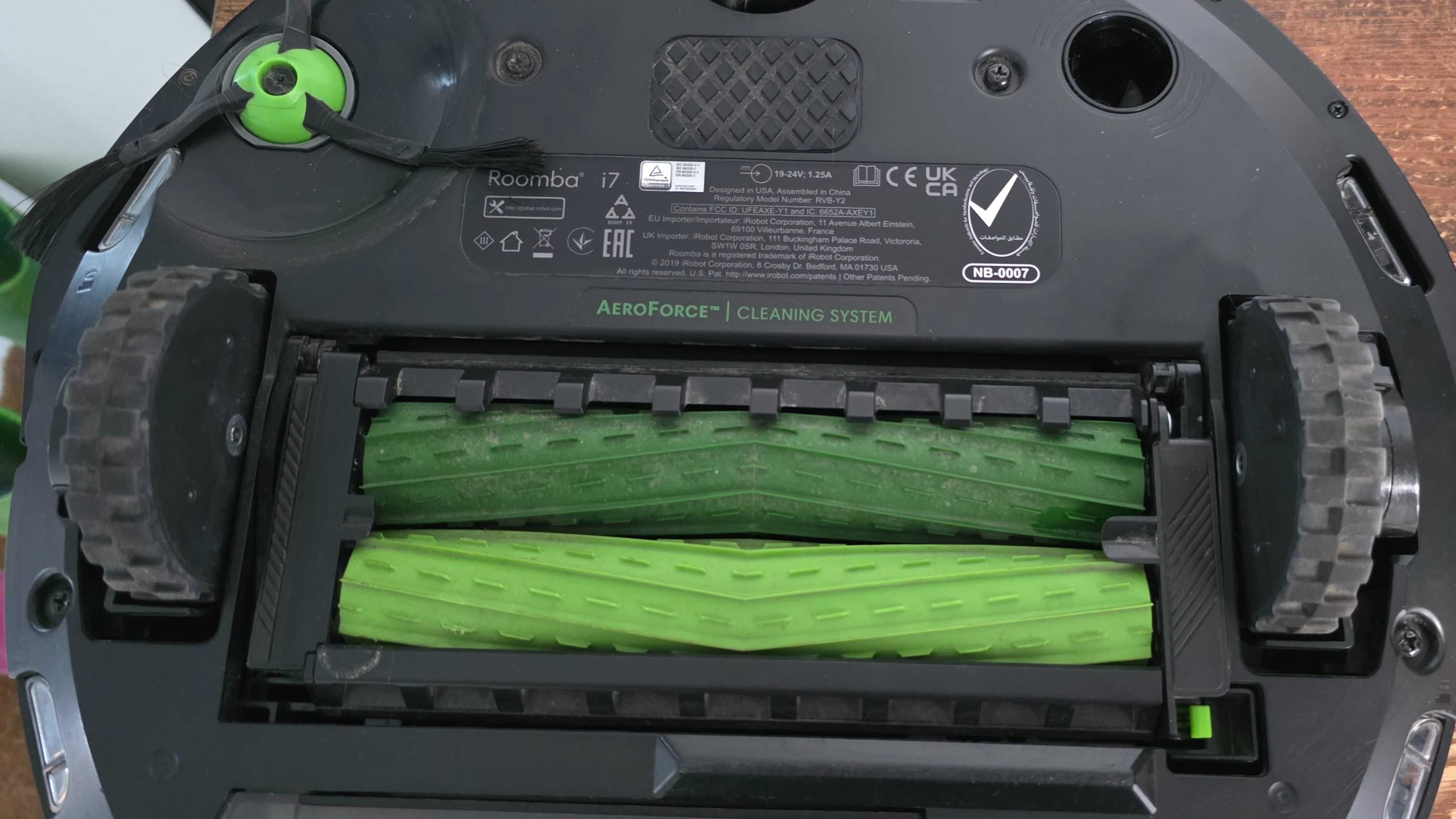 IROBOT Roomba I7 ze stacją dokującą