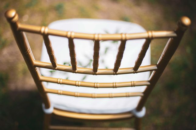 Krzesła chiavari, złote krzesła na wesele, Wypożyczalnia