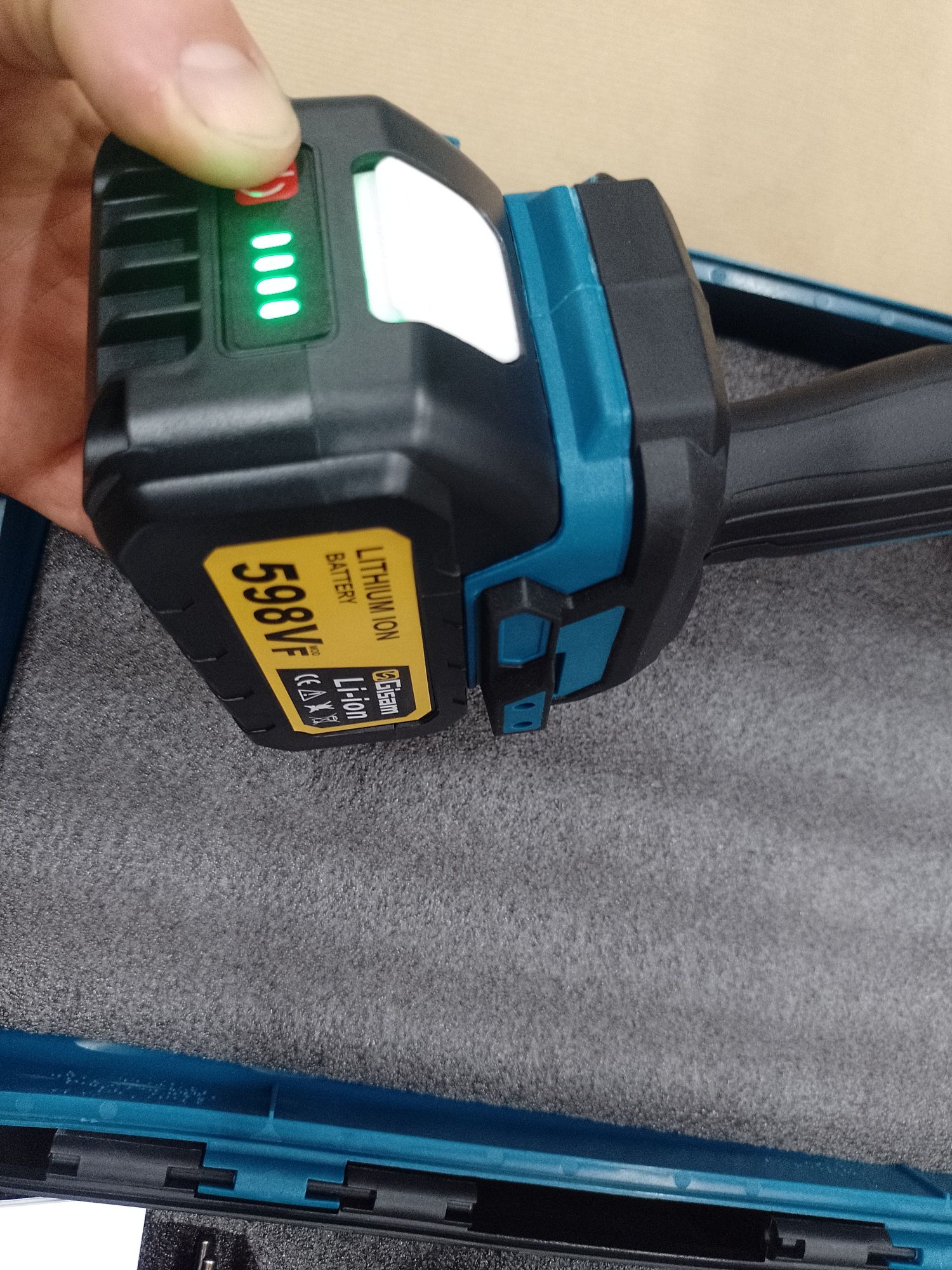 Klucz udarowy elektryczny 2 baterie GISAM 2800 + walizka