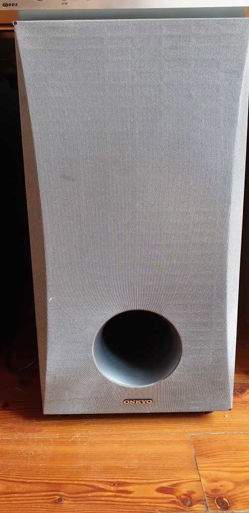 Amplituner Onkyo 7.1 + sundbar i subwoofer