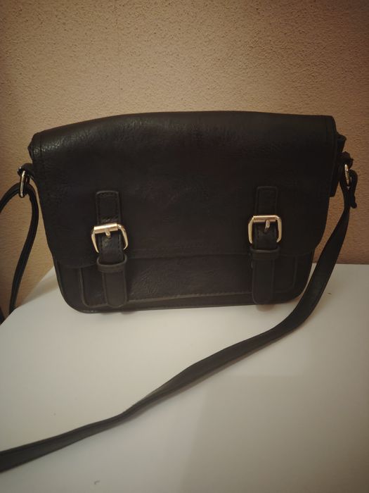 Mala preta e castanha sem uso