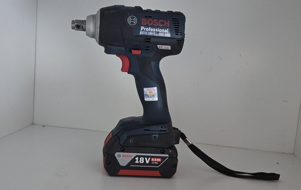 Klucz udarowy GDS 18V-EC 300 BOSCH