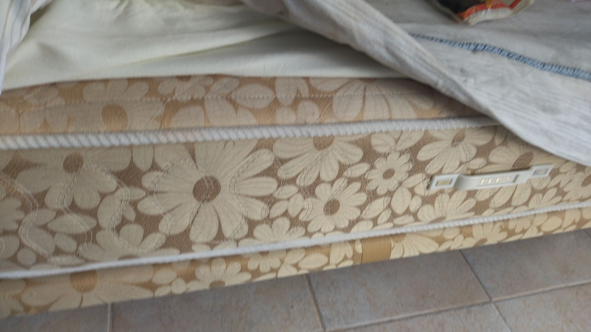 Sommier/tapi com colchão de molas ensacada solteiro  2,20X1,10