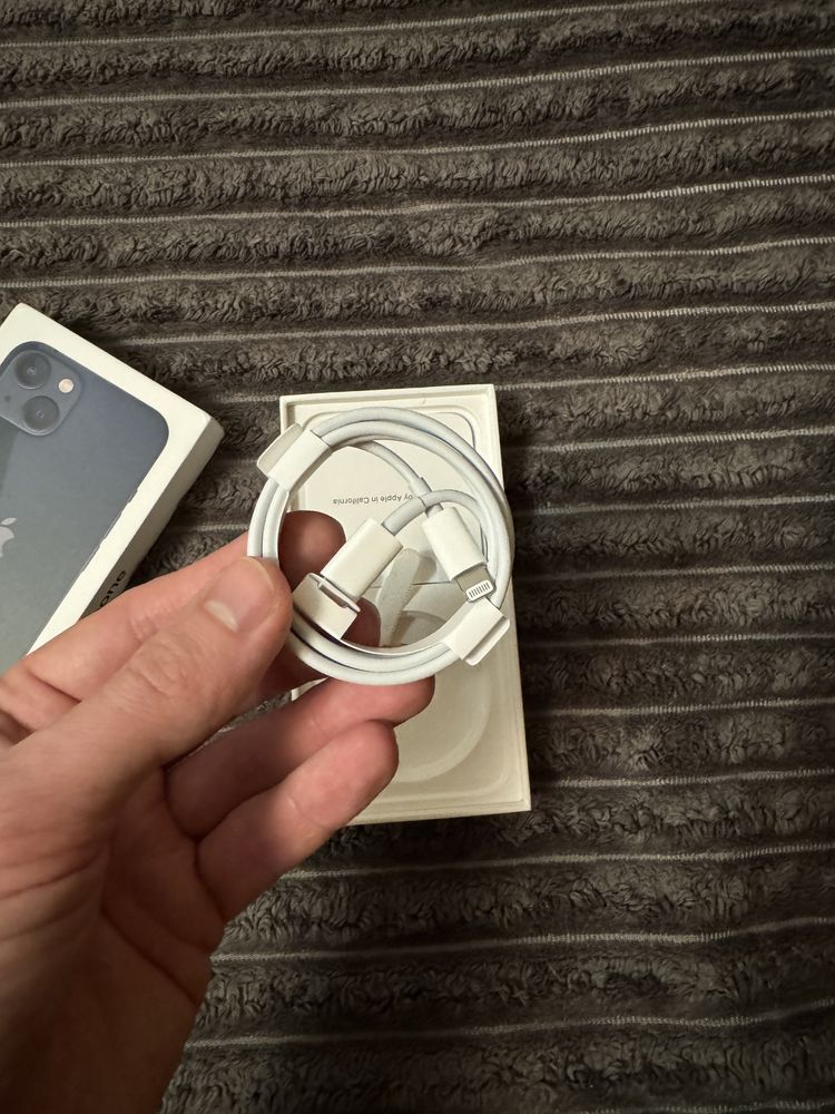 Apple silicone case iphone 13, lighting usb c to lighting, spigen