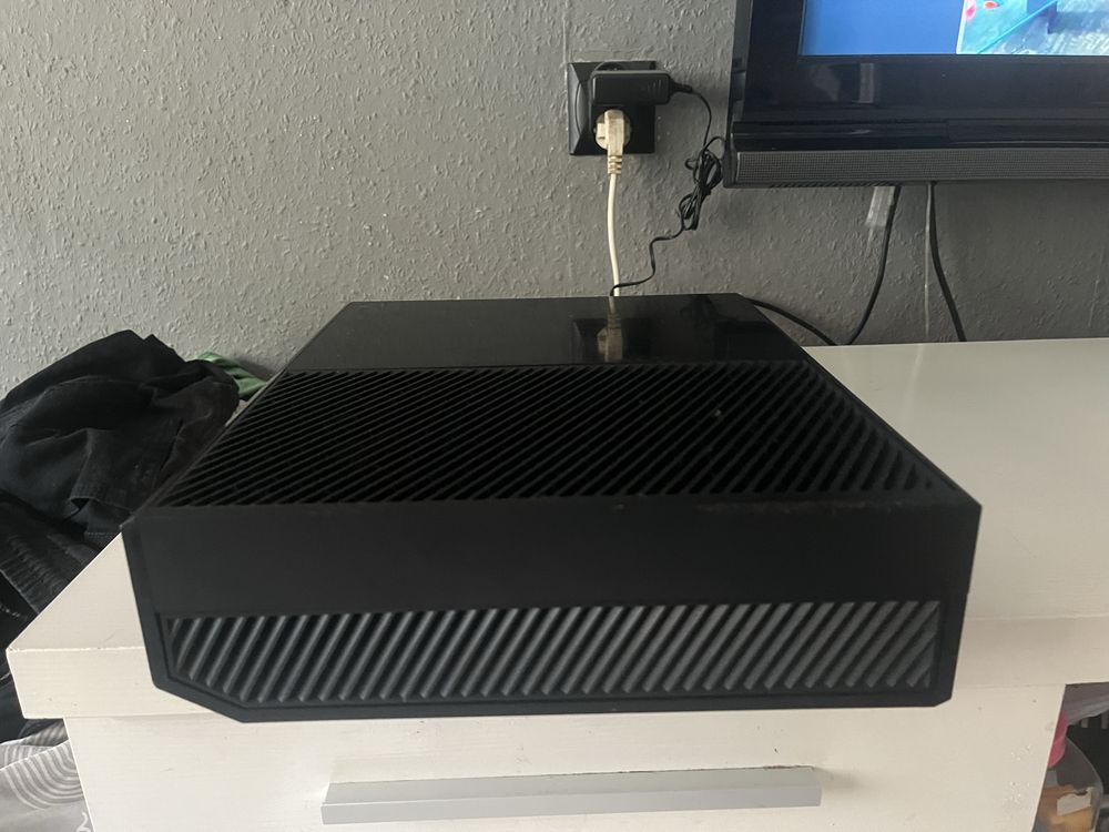 Xbox one +2 pady +2 gry + okablowanie