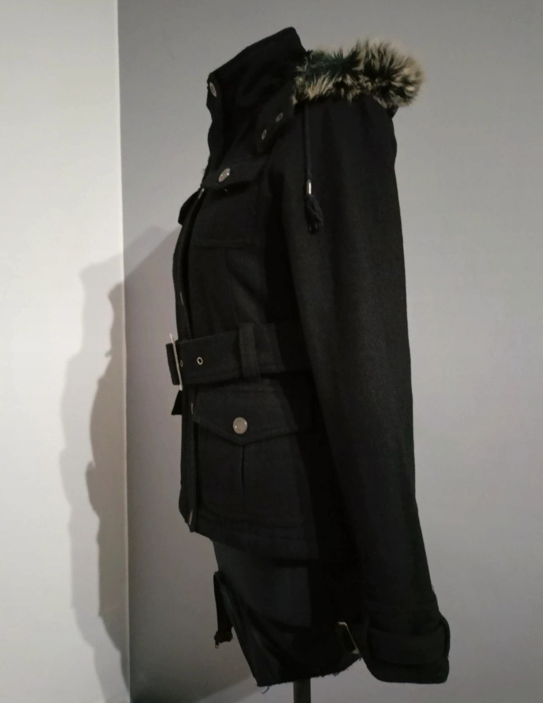 Czarna kurtka damska z kapturem, krótki płaszcz, ocieplany, wełna, M