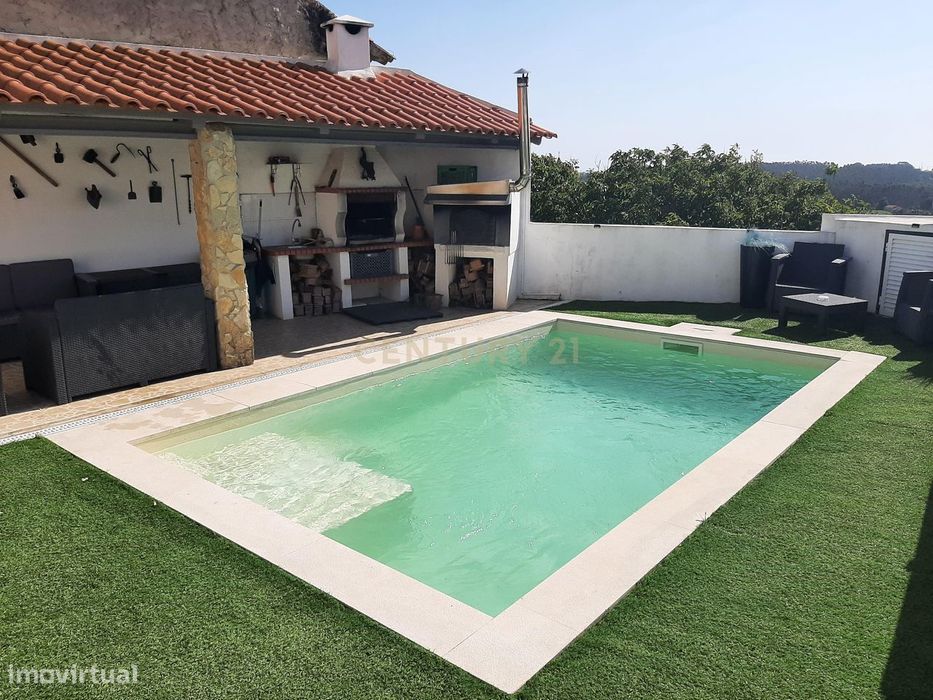 Moradia  T3 na  Lourinhã com Piscina  Garagem e Churrasqueira