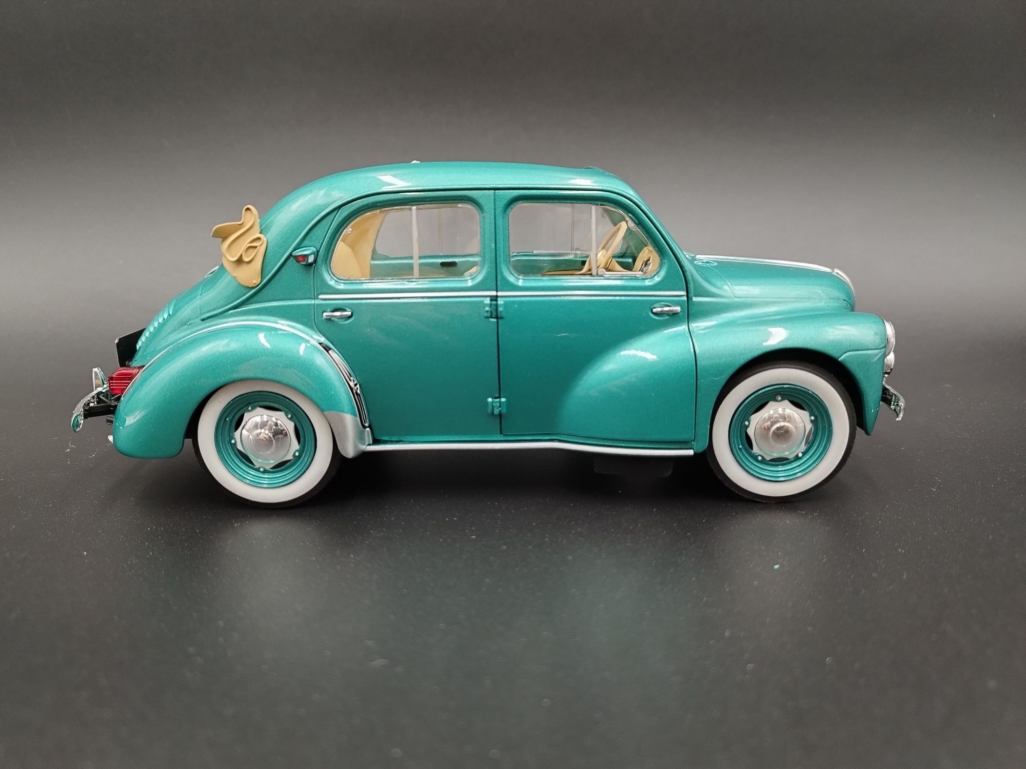 1:18 Solido 1951 Renault 4CV Decouvrable Ardennes Green model