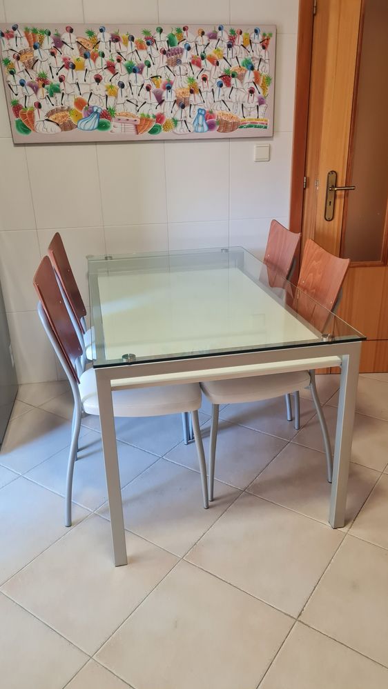 Conjunto mesa e cadeiras de cozinha