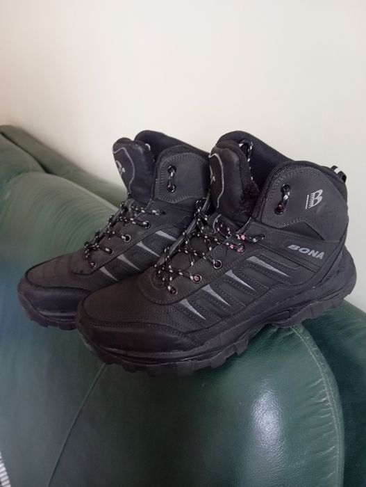 Кросівки Бона , відмінний стан,утеплені р.41, 27см