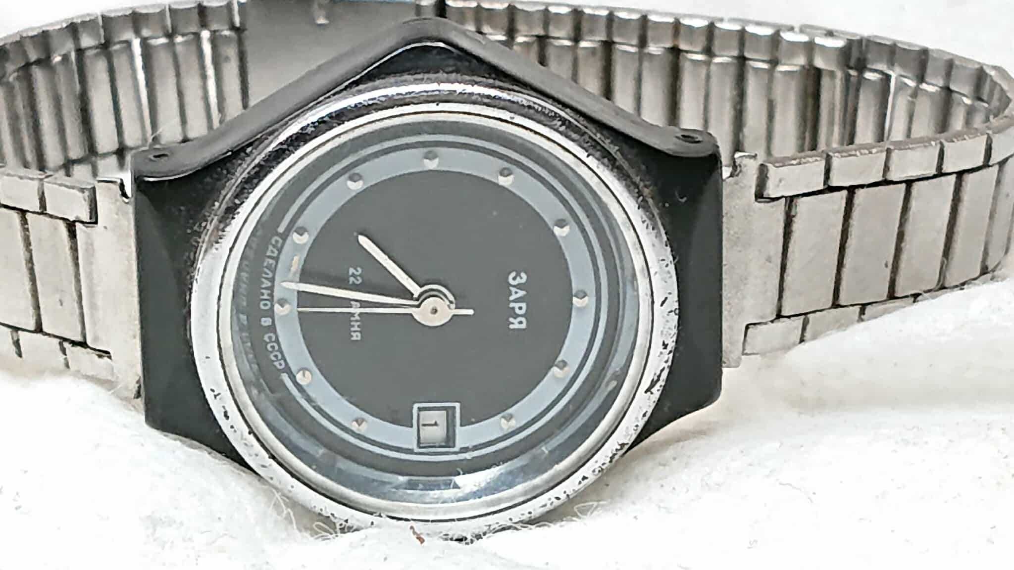 Zegarek  Zarya 22 kamienie damski