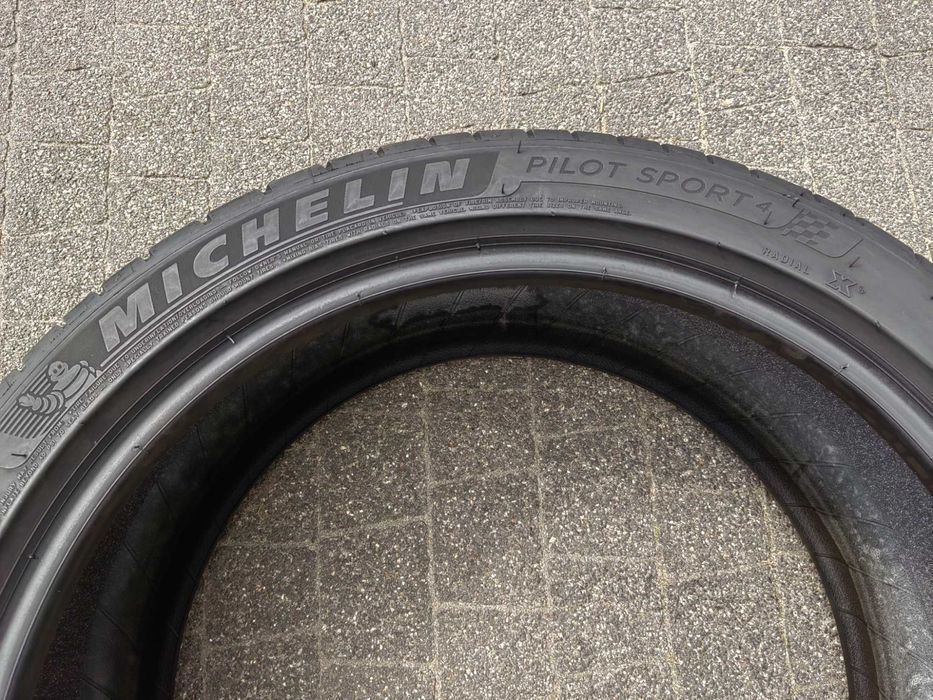 255/40R20 101Y Michelin Pilot Sport 4 para lato K7.