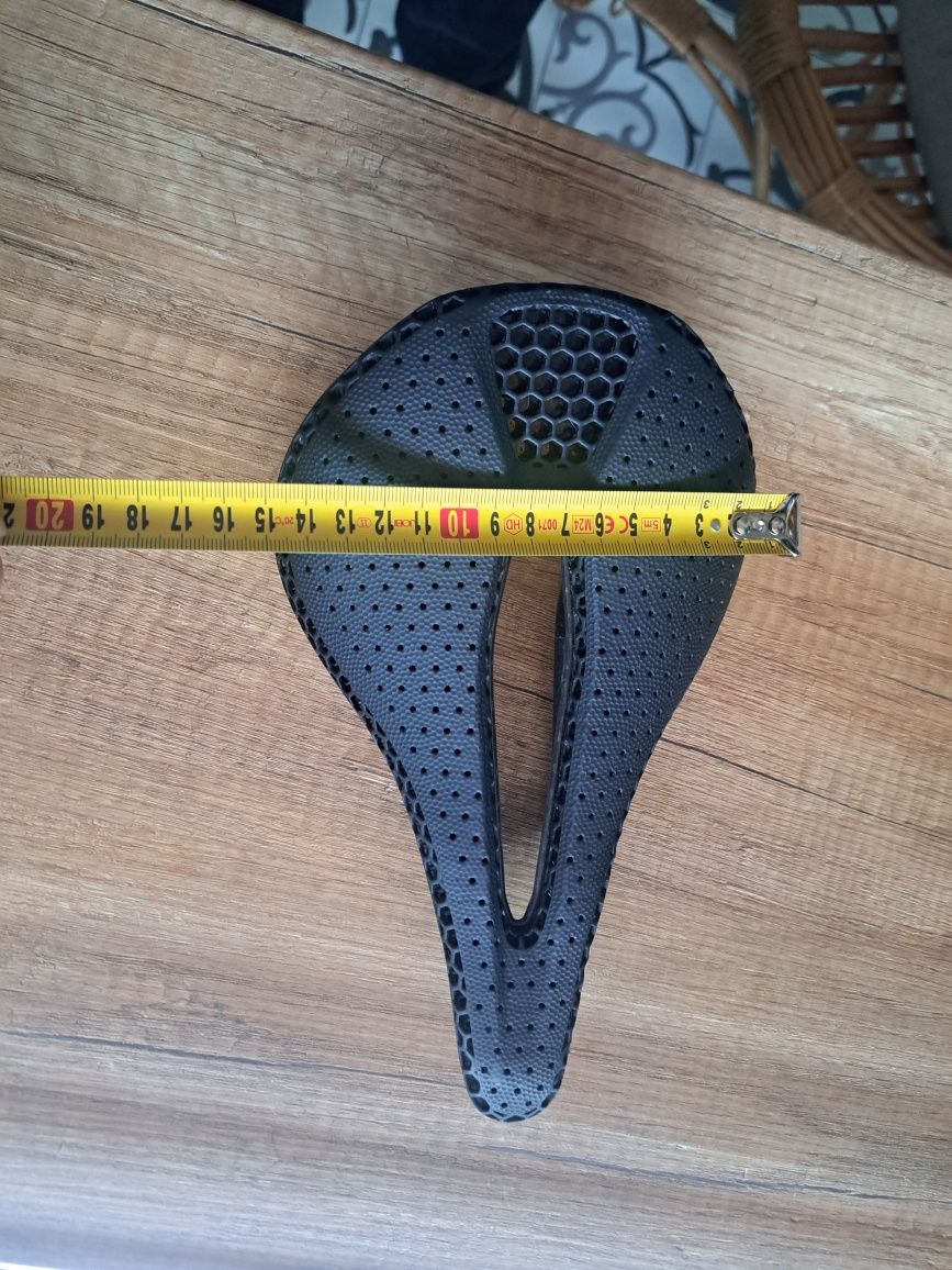 Siodełko RYET 3D HONEY COMB  carbon karbon