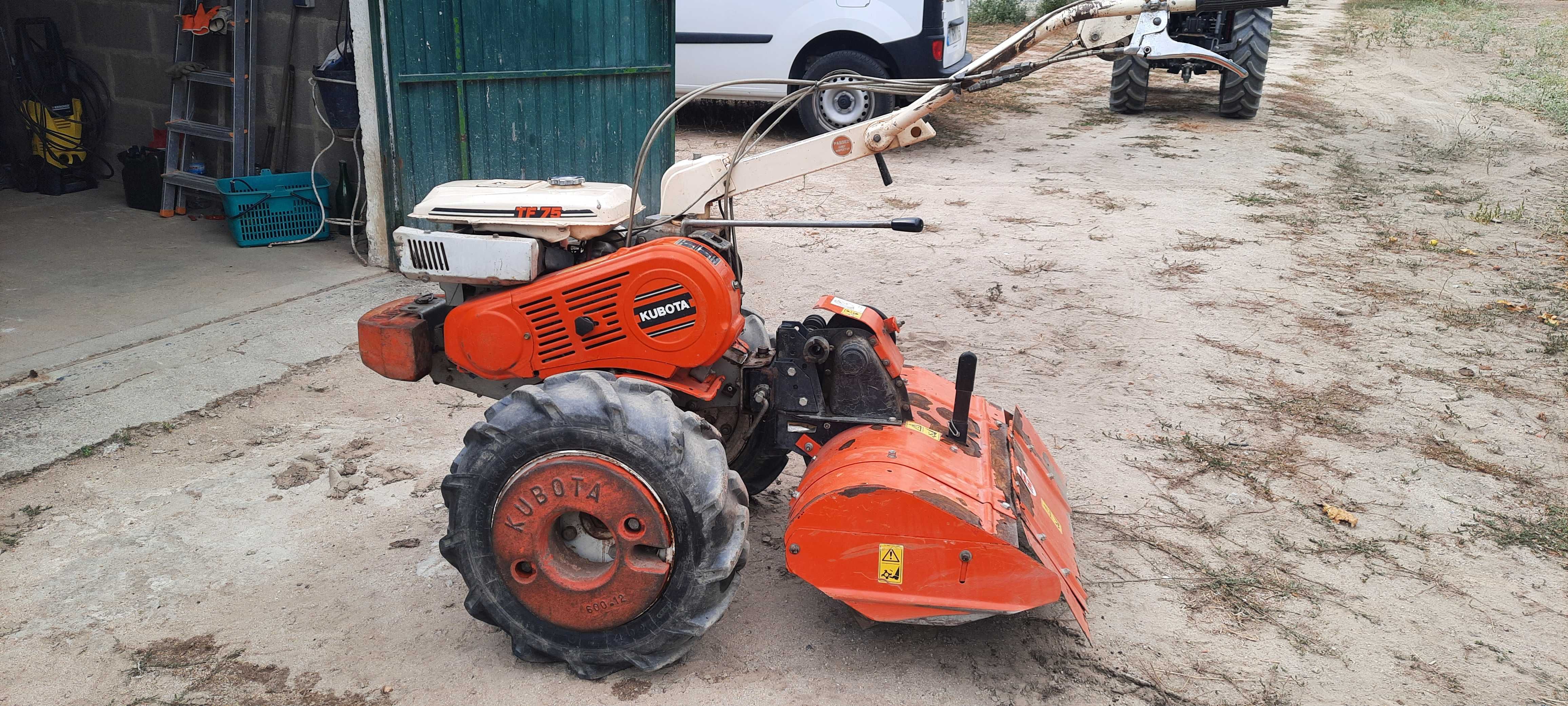 Moto cultivador Kubota de 15 CV