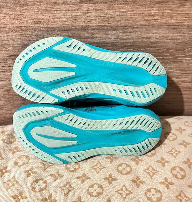 Asics Novablast 5 Оригінал Бігові