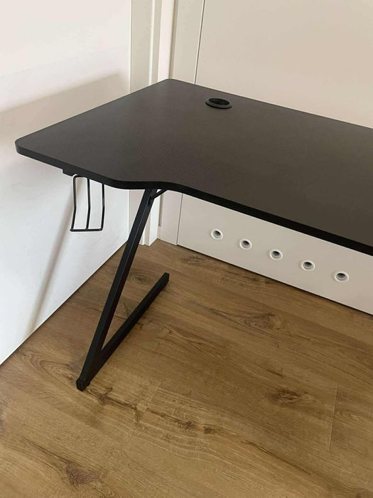 Biurko gamingowe HALSTED 60x120 czarny