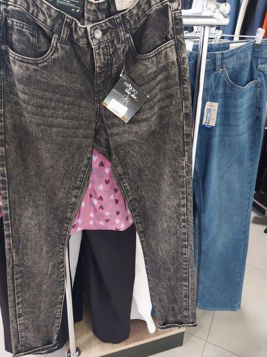 Жіночі брюки фірмові Family store магазин одягу для всієї родини