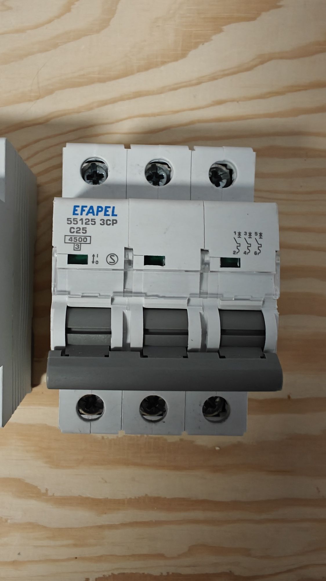 Material eléctrico Efapel