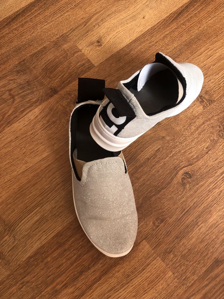 Trampki buty wsuwane slip on srebrne love platforma vices 37