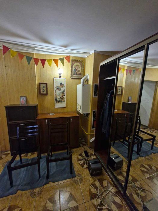 Продам приватну садибу з готовим бізнесом у сфері перетяжки меблів