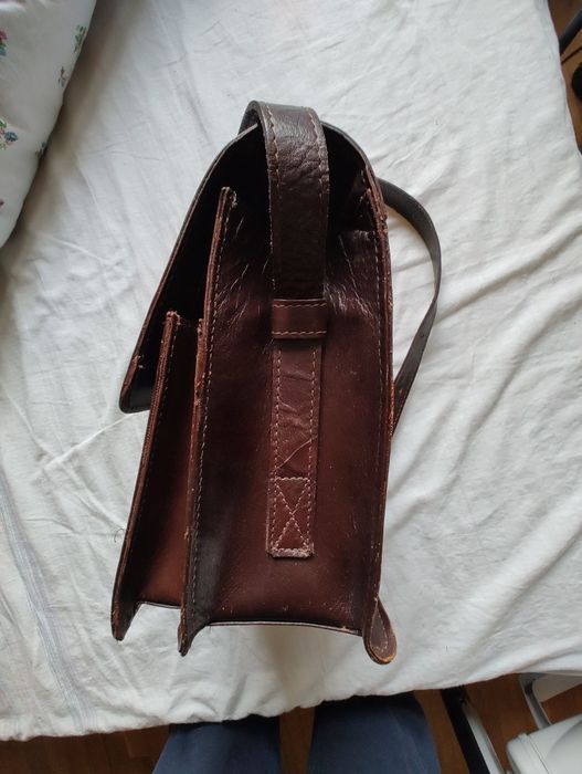 Skórzaną torebkę na ramię sprzedam