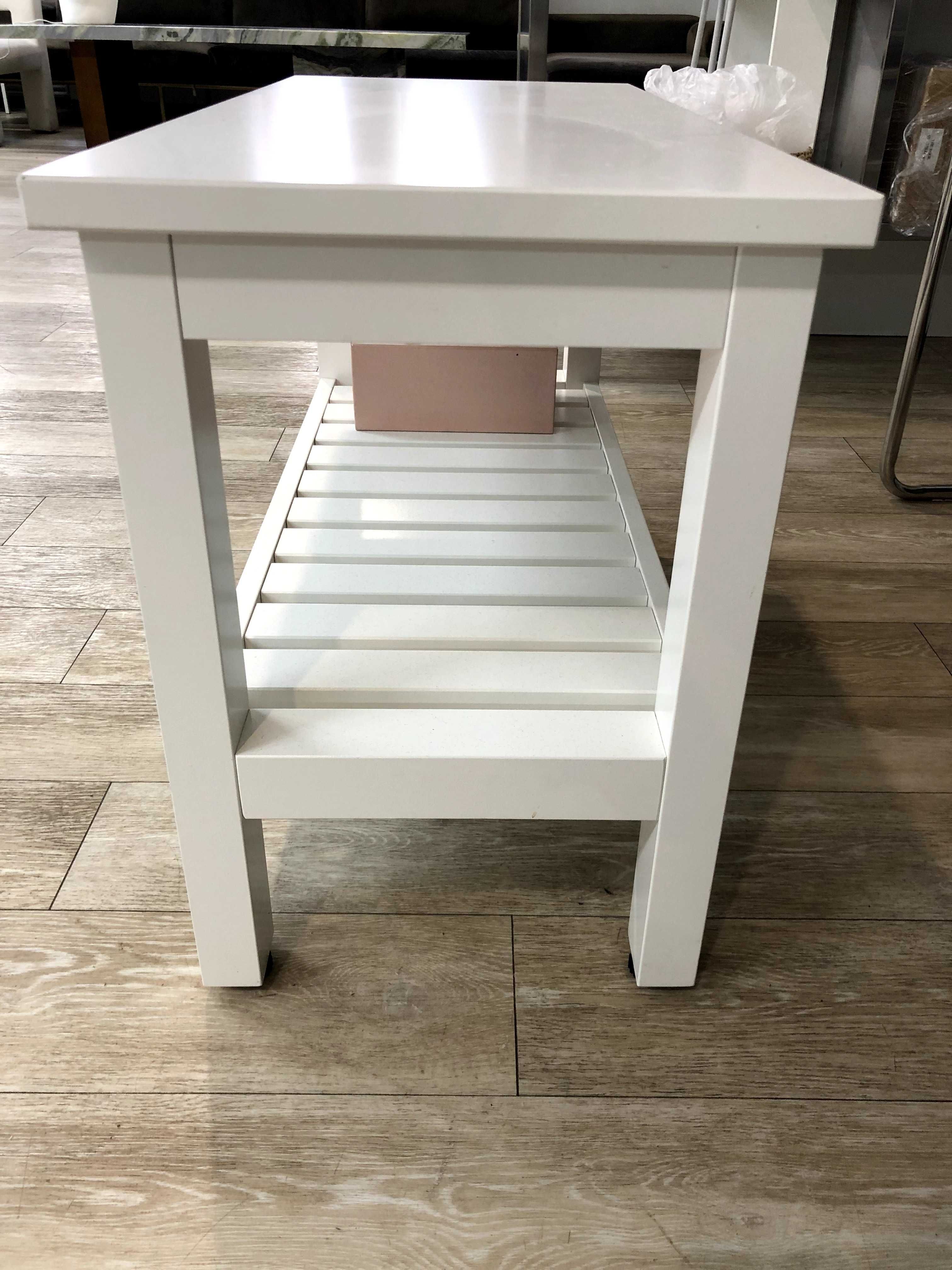 Білий столик IKEA