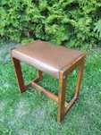 Taboret PRL z tapicerką . Taboret Vintage