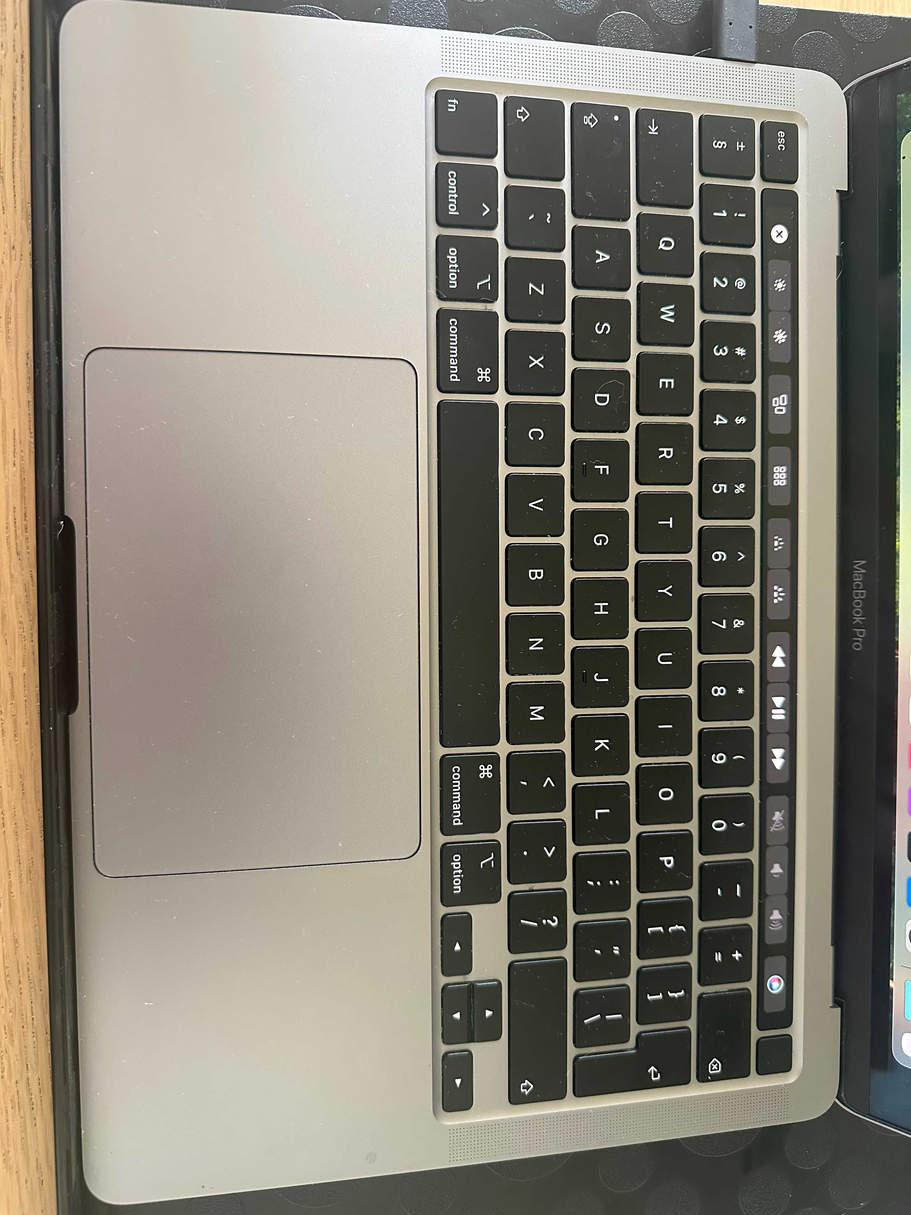 MacBook Pro 13" 2020 i7 / 16 / 512, Touch Bar, 1 wl, pudelko, RETINA