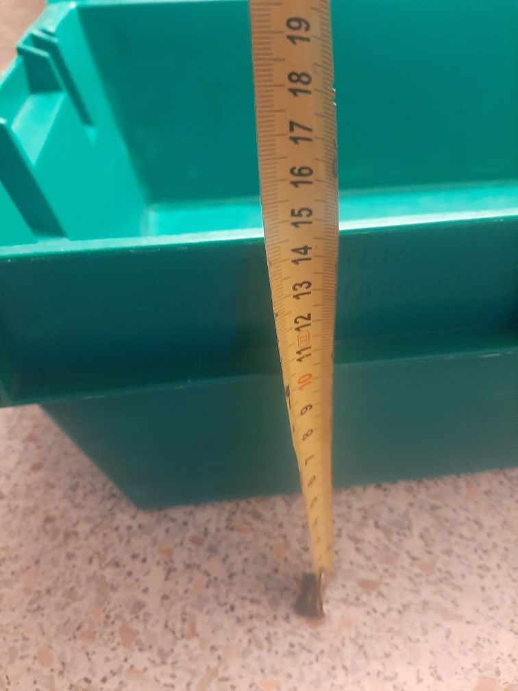 Pojemnik plastikowy z deklem